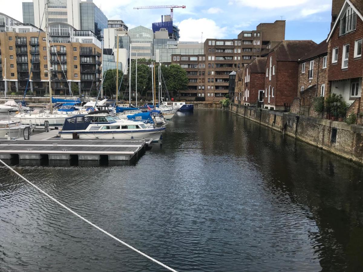 Entire Boat At St Katherine Docks 2 Available Select Using Options Botel Londra