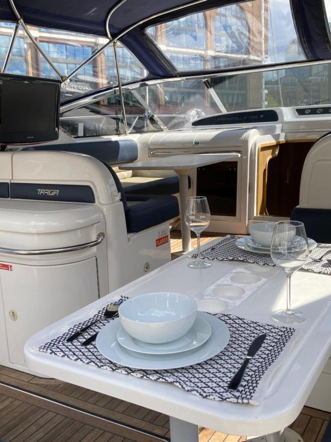 Entire Boat At St Katherine Docks 2 Available Select Using Options Londra