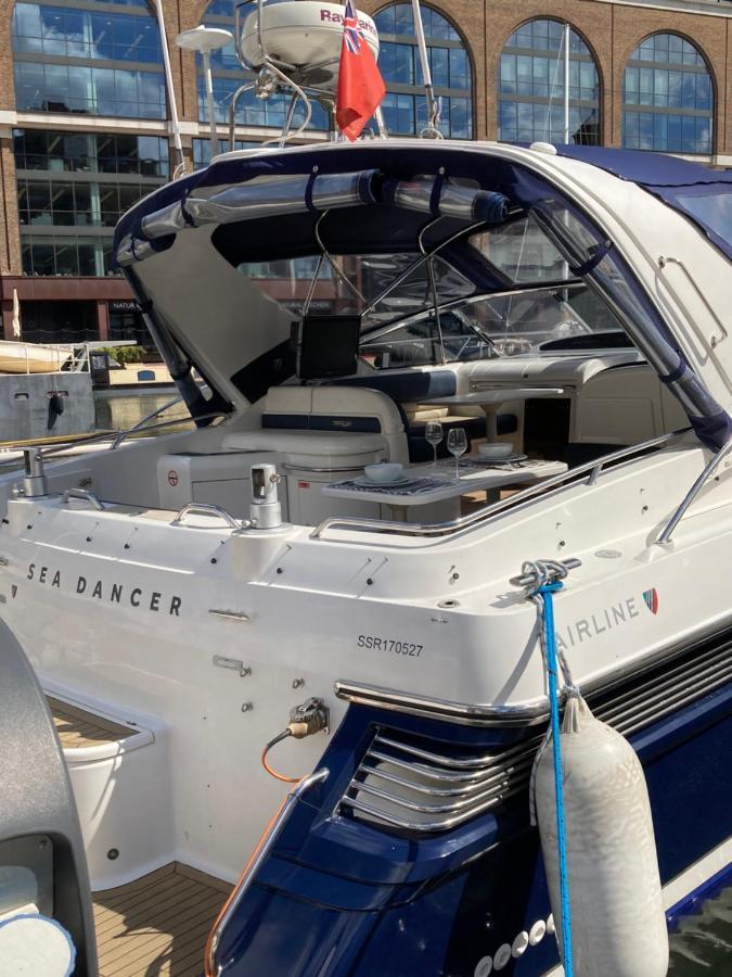 Entire Boat At St Katherine Docks 2 Available Select Using Options Botel Londra