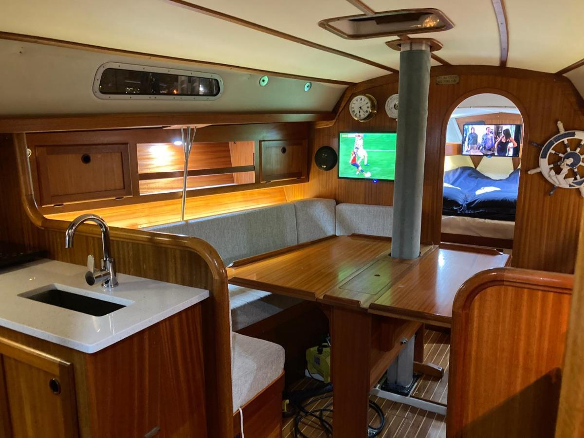 Entire Boat At St Katherine Docks 2 Available Select Using Options Londra