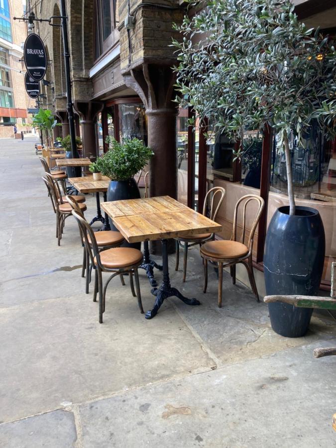 Entire Boat At St Katherine Docks 2 Available Select Using Options Botel Londra