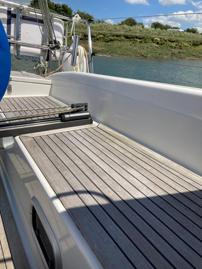 Entire Boat At St Katherine Docks 2 Available Select Using Options Londra