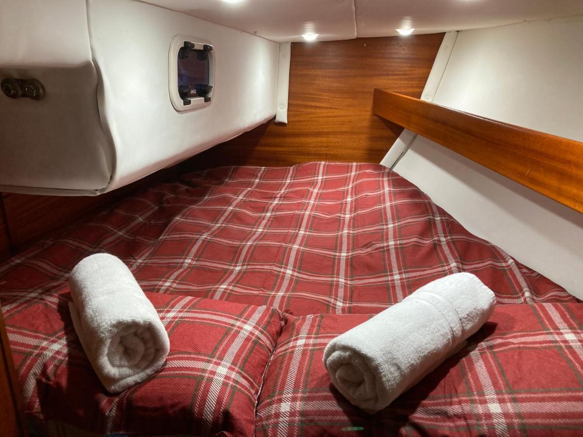 Entire Boat At St Katherine Docks 2 Available Select Using Options Botel Londra