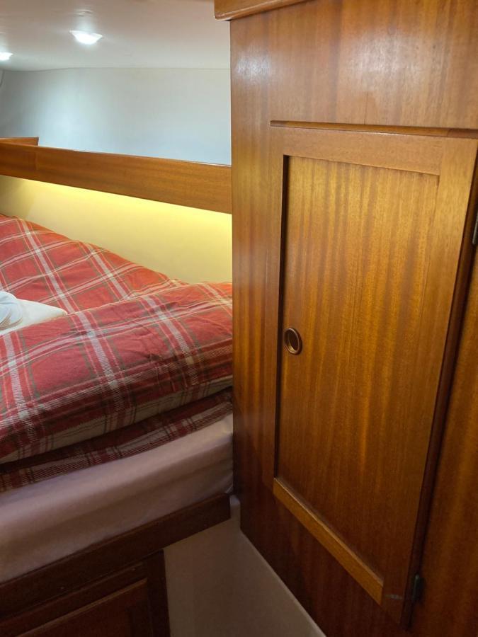 Entire Boat At St Katherine Docks 2 Available Select Using Options * Londra